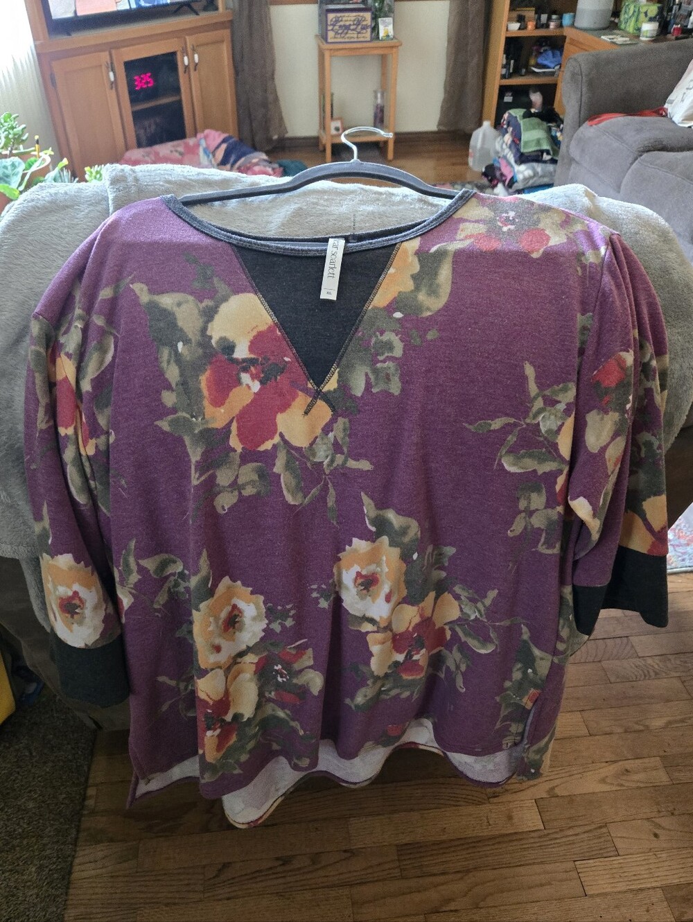 Floral V-Neck Pullover Tunic in Plum with Yellow Accents